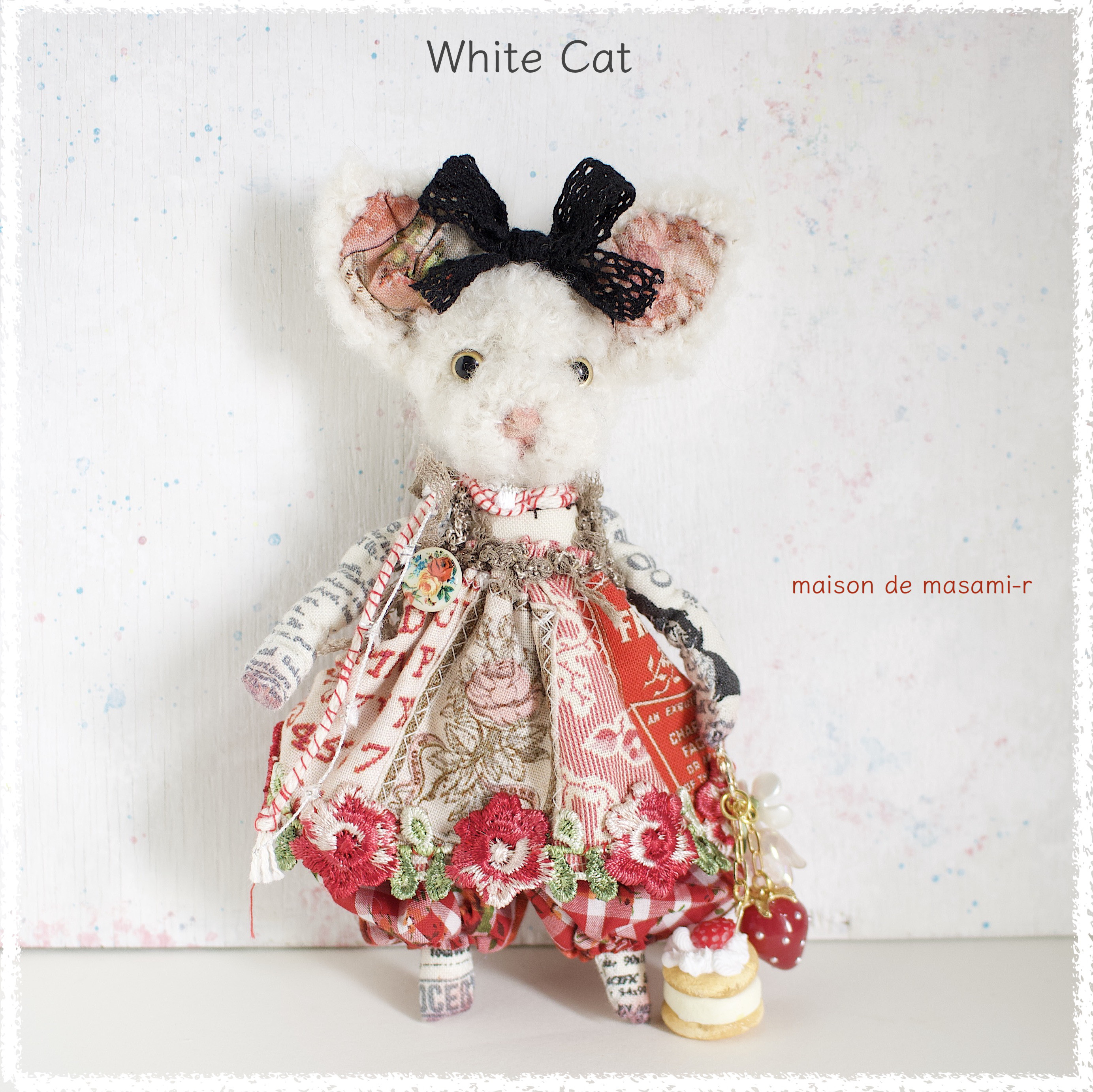 白猫（White Cat）のミニぬいぐるみ 14cm バックチャーム付き