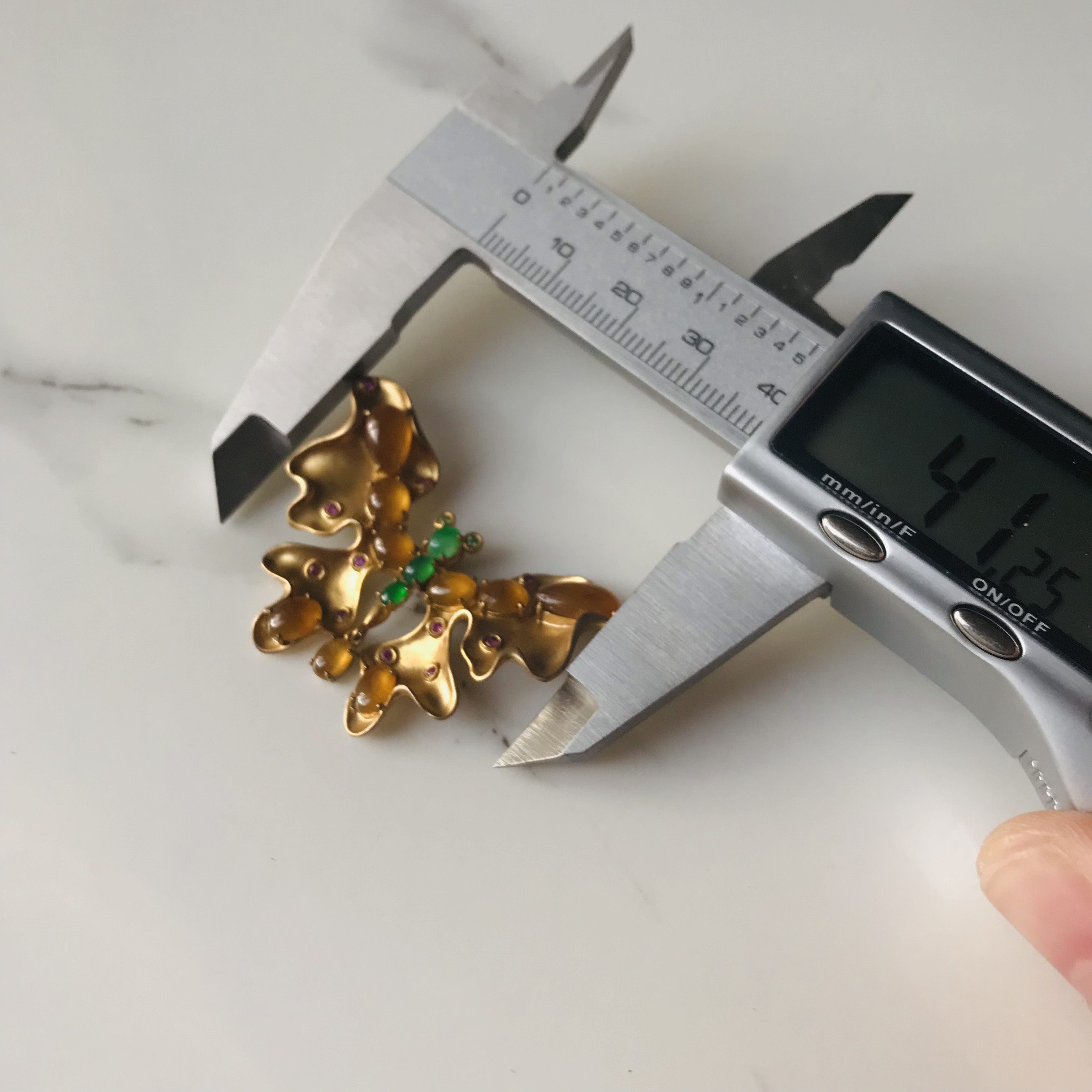 【B3010-0155】ジェイド　翡翠　ヒスイ　一点もの　希少　ミャンマー産　ルース　ペンダントトップ