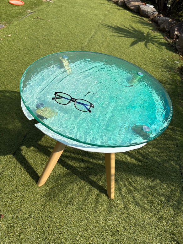 セール 試作カフェテーブル ドルフィンラグーン 水面に映る水紋