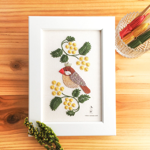 刺繍キット】色を選べる文鳥とミモザの額装／初心者さん用解説本付き