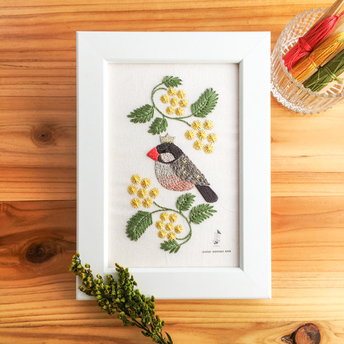 刺繍キット】色を選べる文鳥とミモザの額装／初心者さん用解説本付き