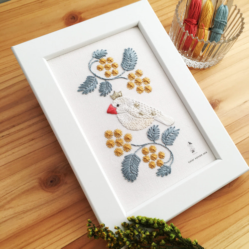 刺繍キット】色を選べる文鳥とミモザの額装／初心者さん用解説本付き