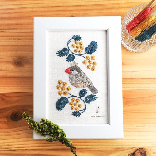 刺繍キット】色を選べる文鳥とミモザの額装／初心者さん用解説本付き