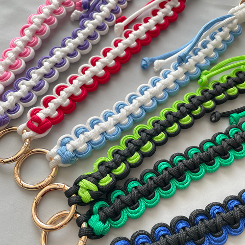 SALE】パラコードで作ったウエーブのハンドストラップ スマホケース