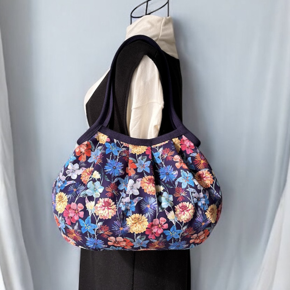 コロンと可愛いショルダーグラニーバッグ　フローラルレターズ　パープル　◎選べる2サイズ