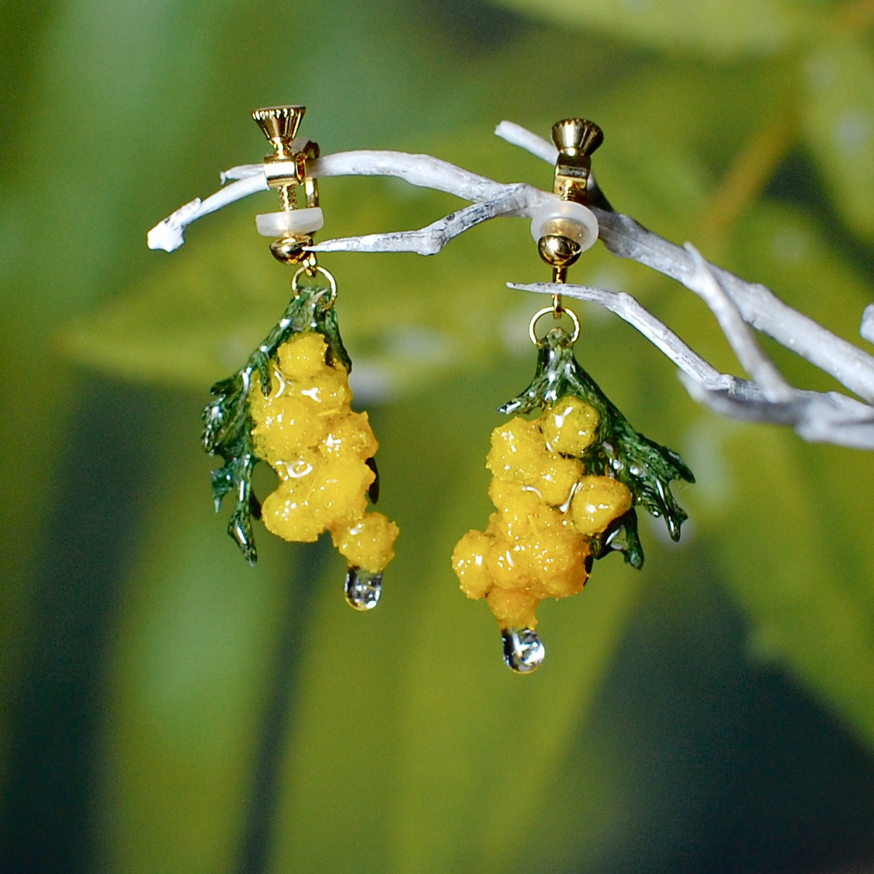 【色が変わらない本物】雫煌めく朝露ミモザ✴︎ジルコニアの雫〜ピアス・イヤリング 4,455円