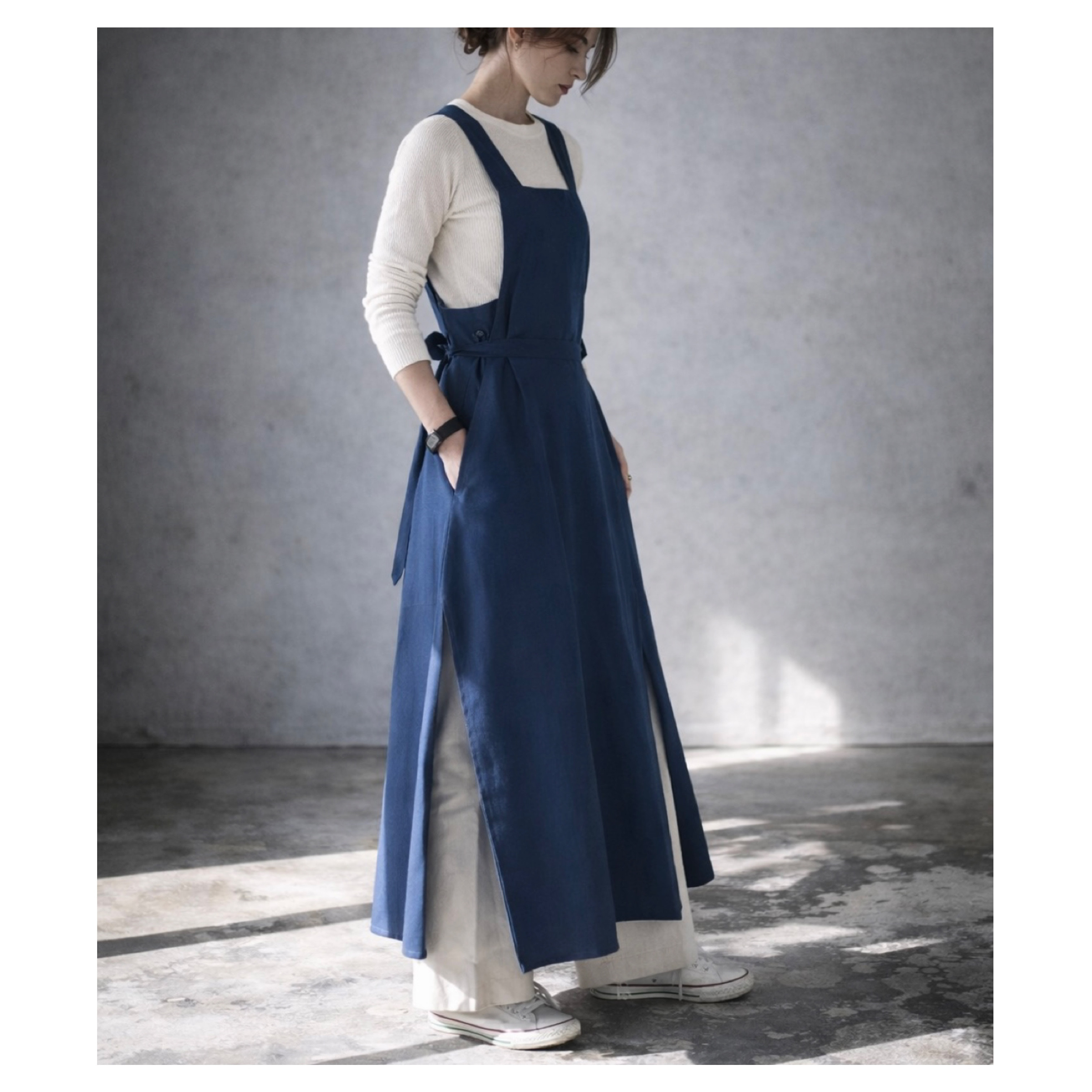 岡山児島デニムジャンパースカート／大胆なスリットバックリボンがポイントのデニムワンピース／エプロンワンピース／ブルー