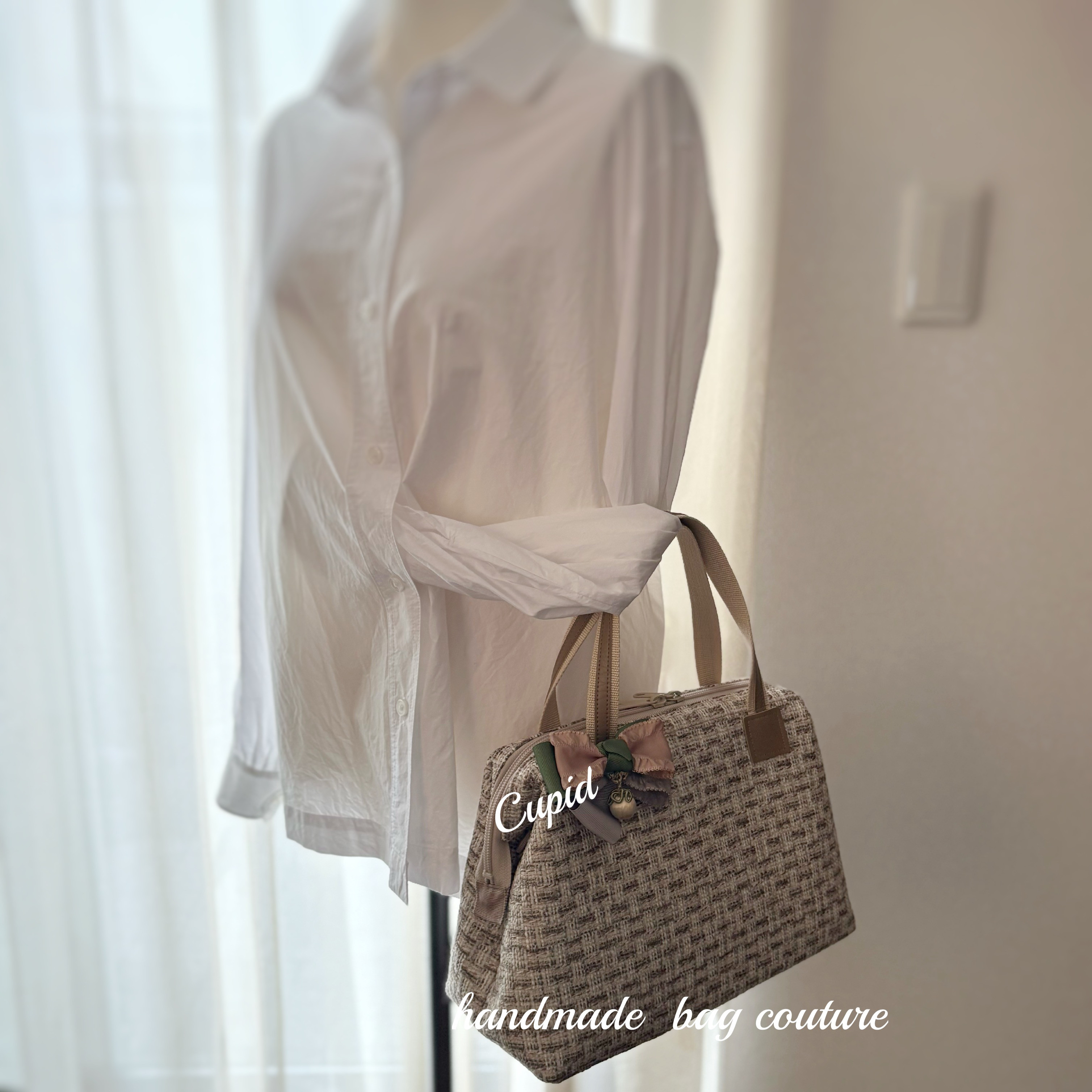 ラスト1点！トルコ輸入　優しい色合いのツイード使用のカパっと開閉軽量2wayボストンバッグ・リボンタッセルコサージュ付）