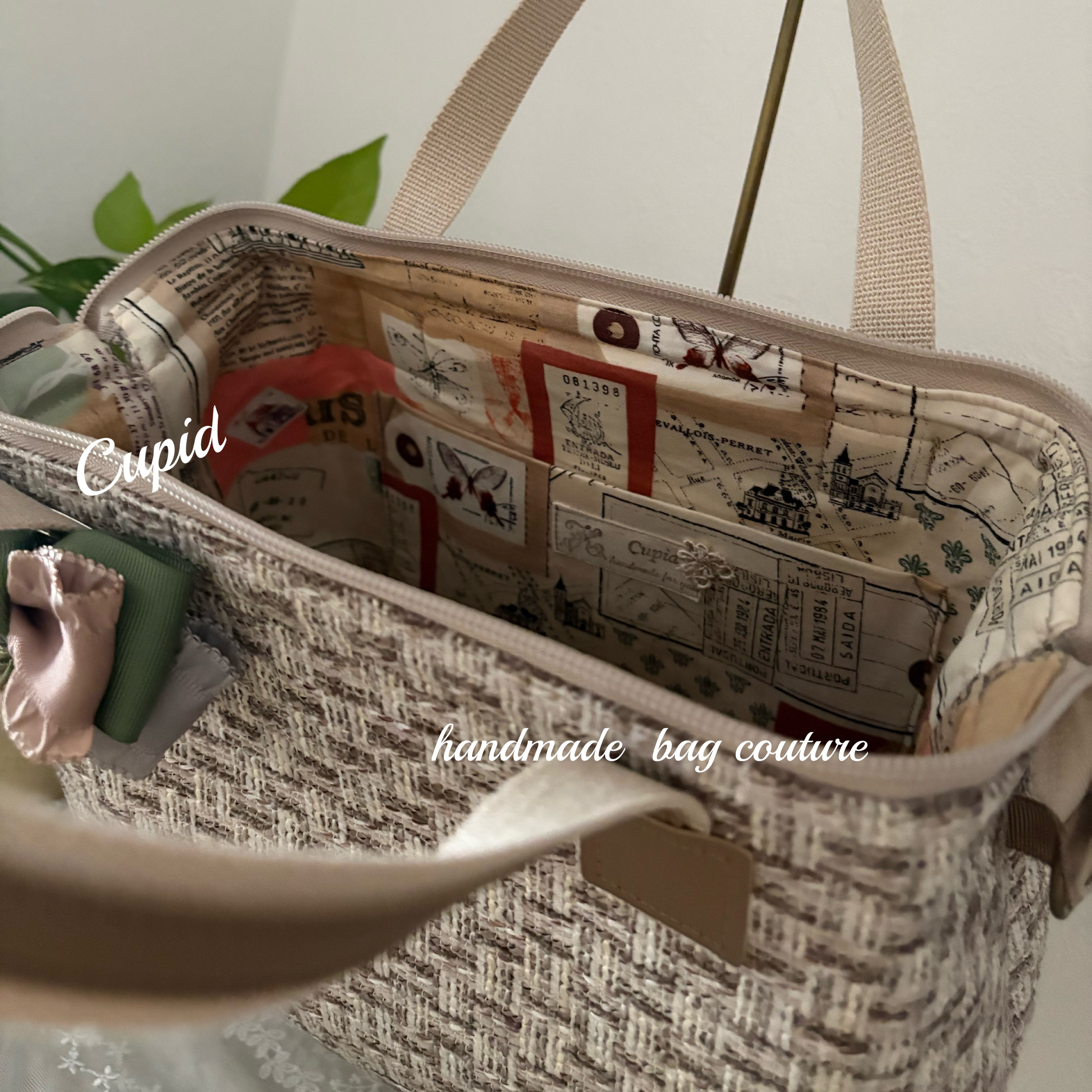 ラスト1点！トルコ輸入　優しい色合いのツイード使用のカパっと開閉軽量2wayボストンバッグ・リボンタッセルコサージュ付）