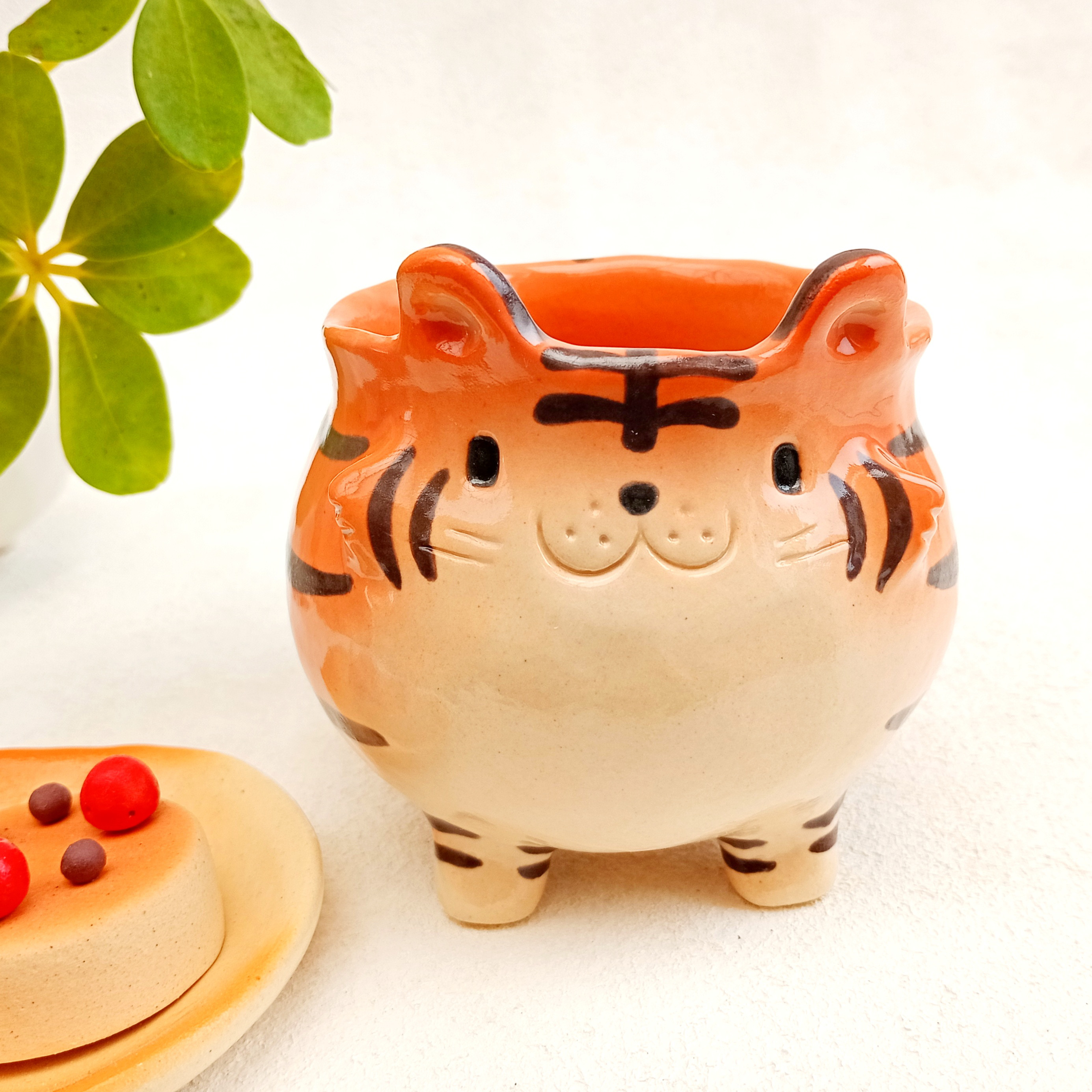 虎マグカップ　四つ足  トラの陶器　受注製作