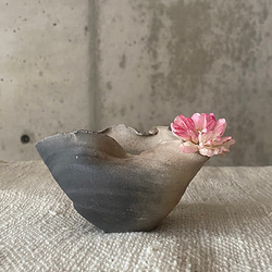 花器 壺 土器のような器に白釉 一輪挿し・花瓶・花器 ひとつだけ
