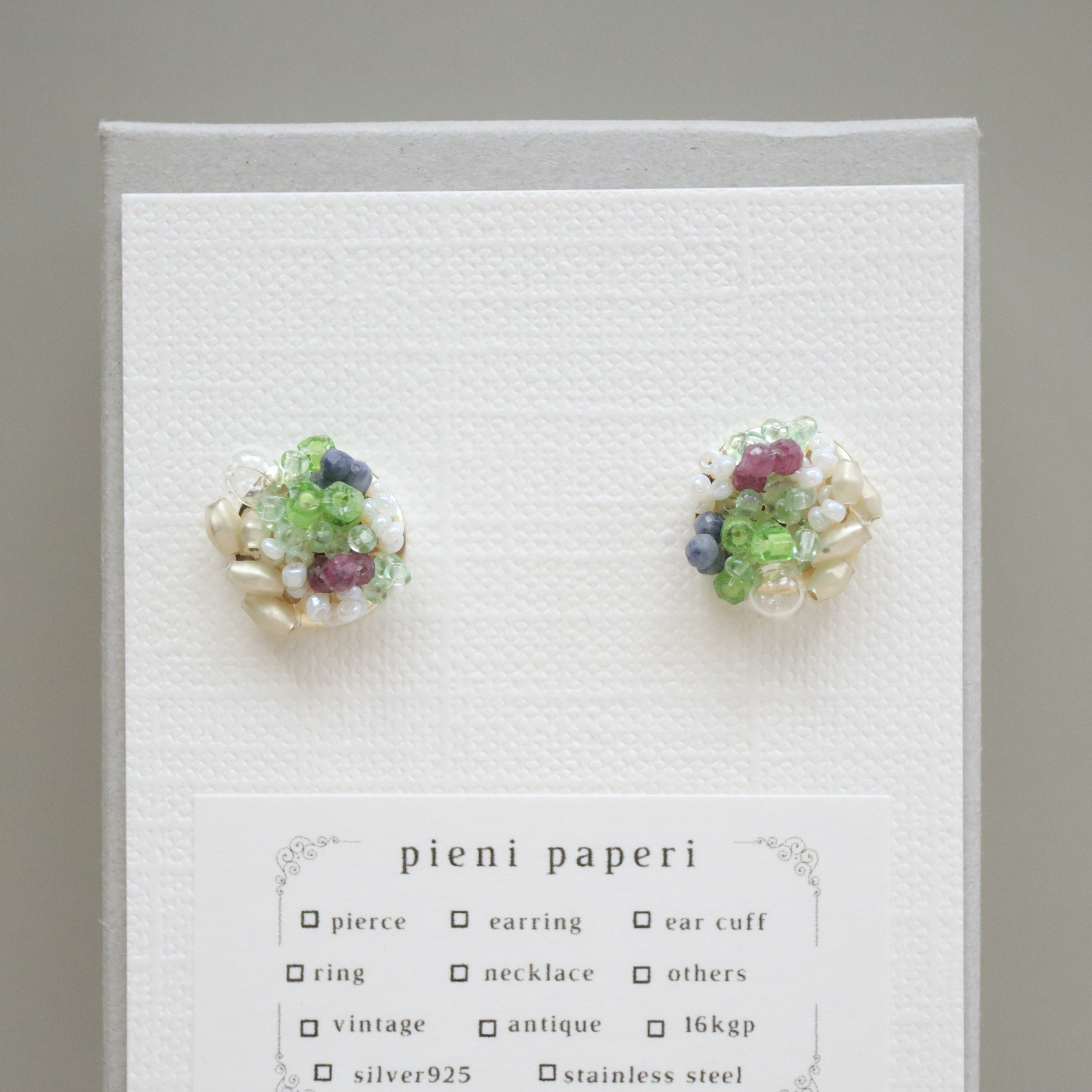 テラリウム 天然石とアンティークスフレビーズの耳飾り