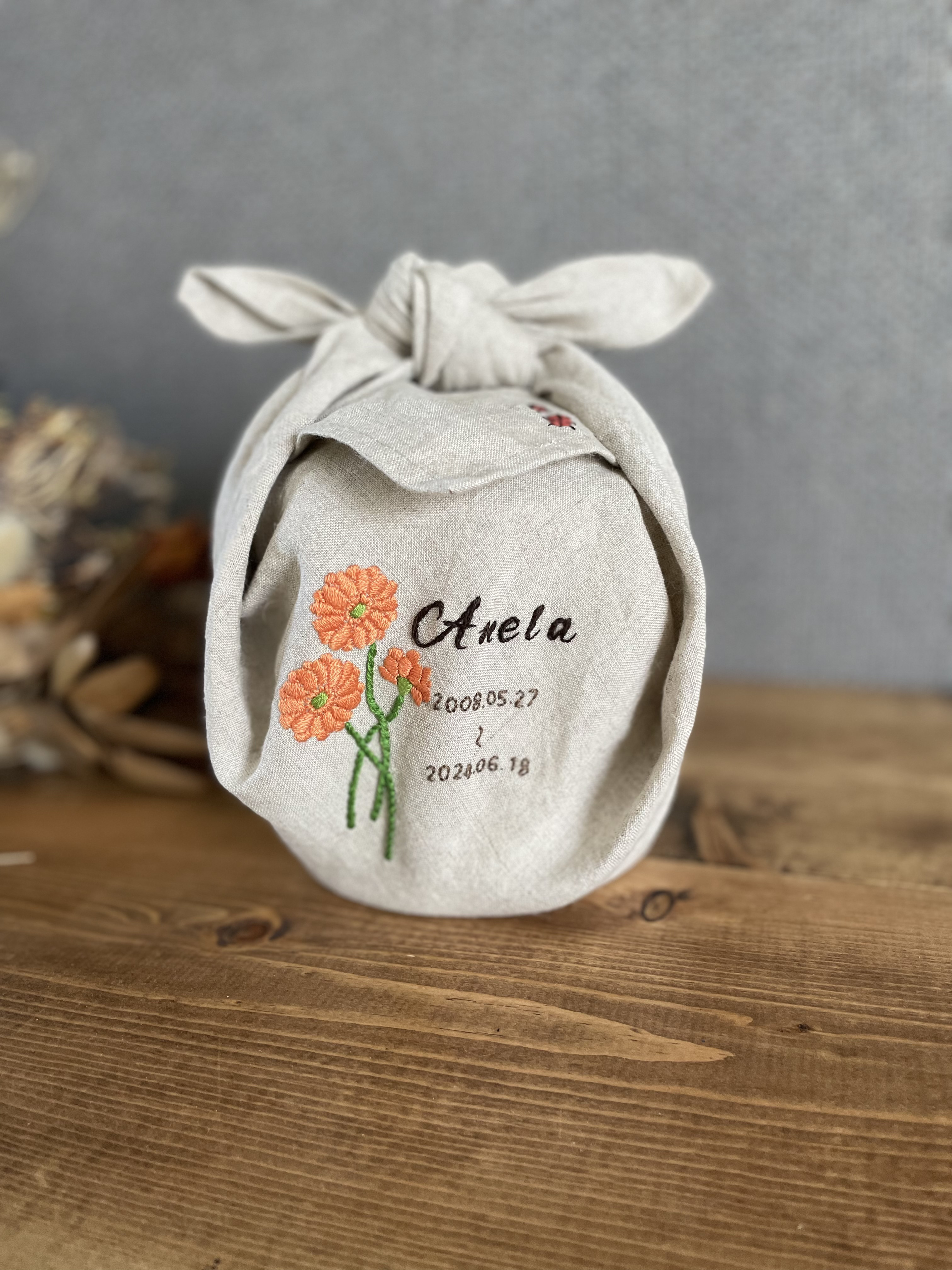 ガーベラ刺繍骨壷カバー　風呂敷タイプ