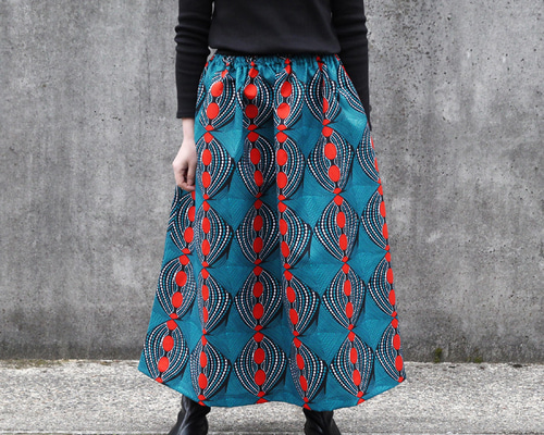 アフリカ布の青系ロングスカート アフリカ布のロングスカート（ ピーコックブルー ）サイドポケット付き