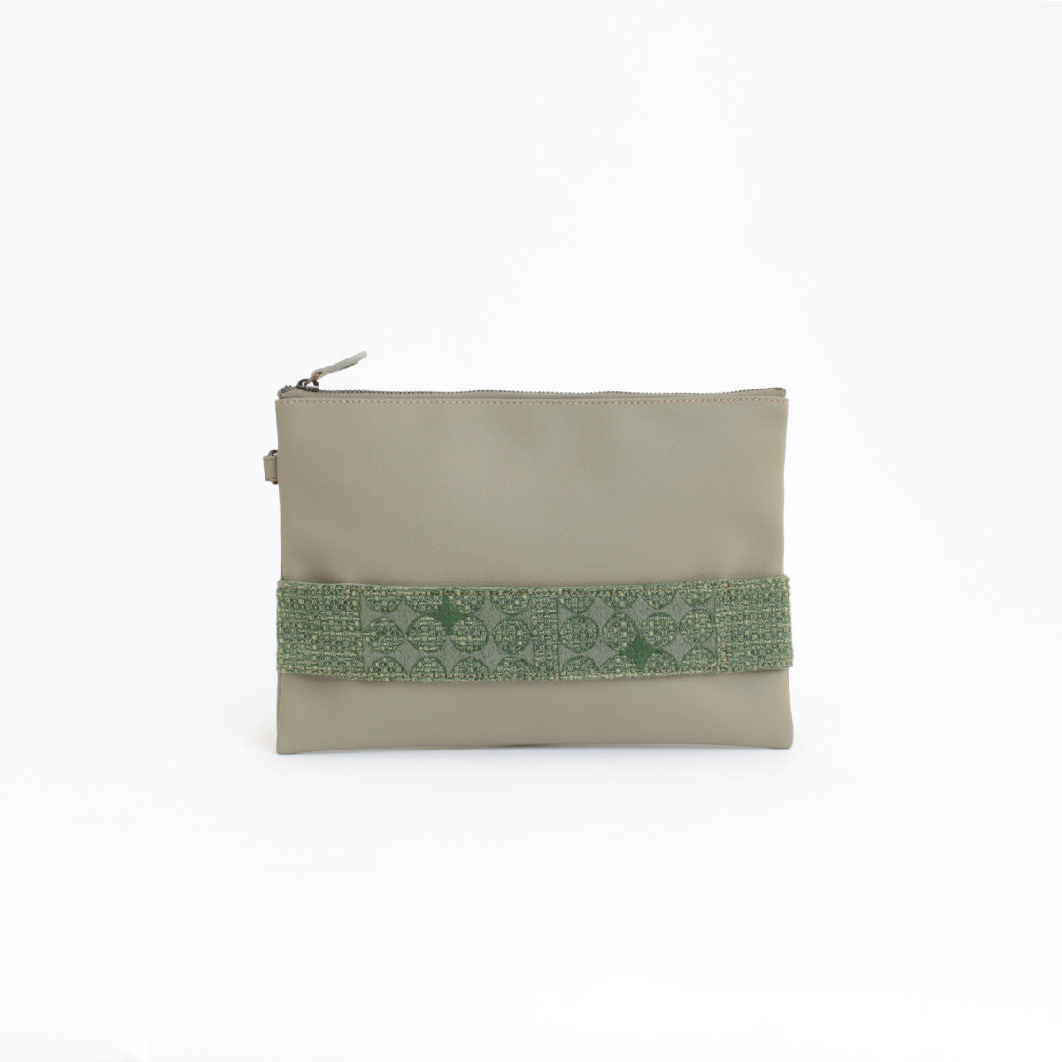 エンボス刺繍・クラッチバッグ