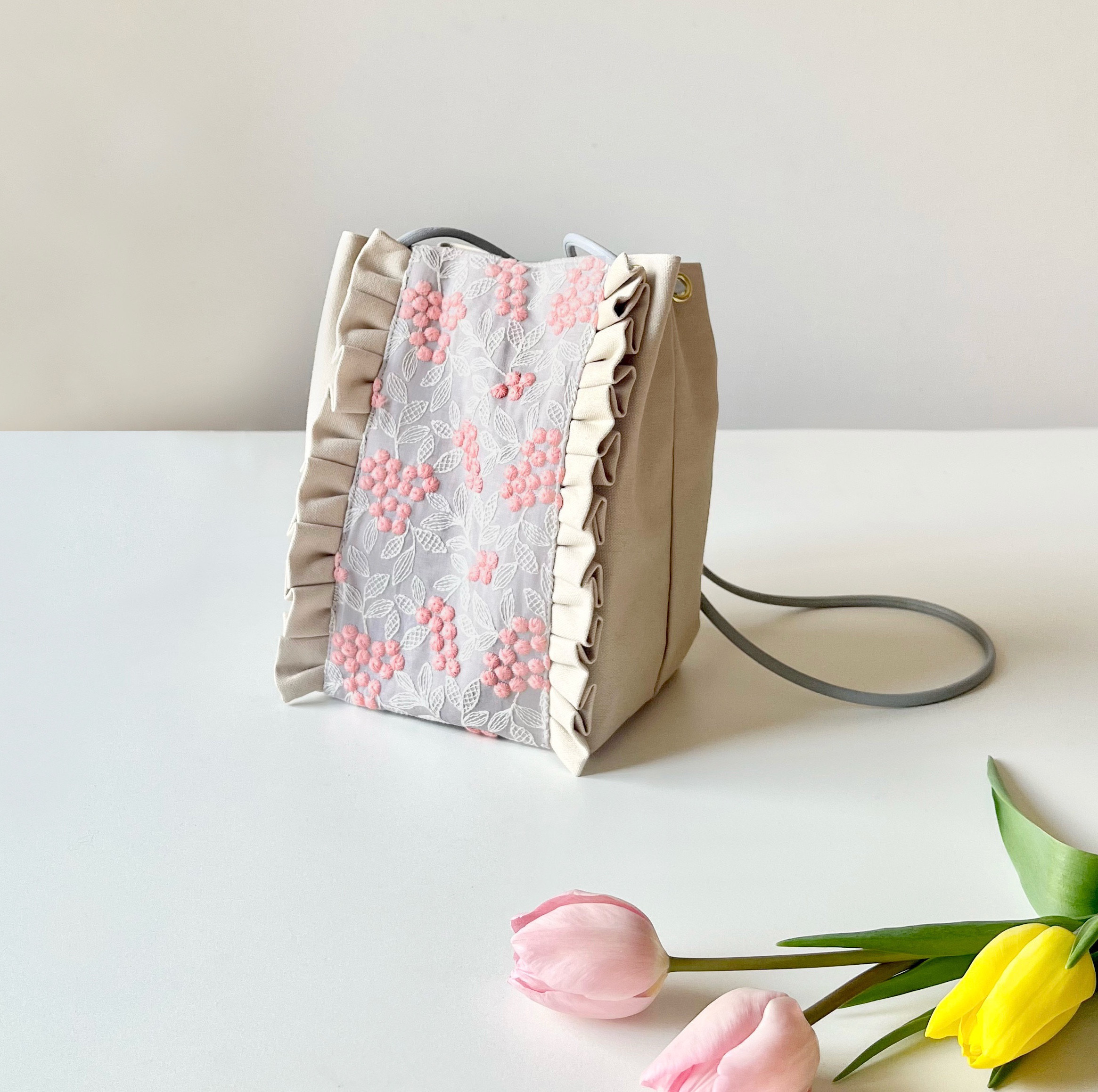 【受注生産】 斜めがけにも！2way canvas mini bag （ミモザsalmonpink×beige）