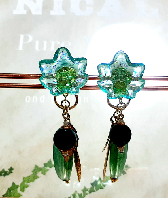 グリーンのカエデ クリップイヤリング 2枚目の画像