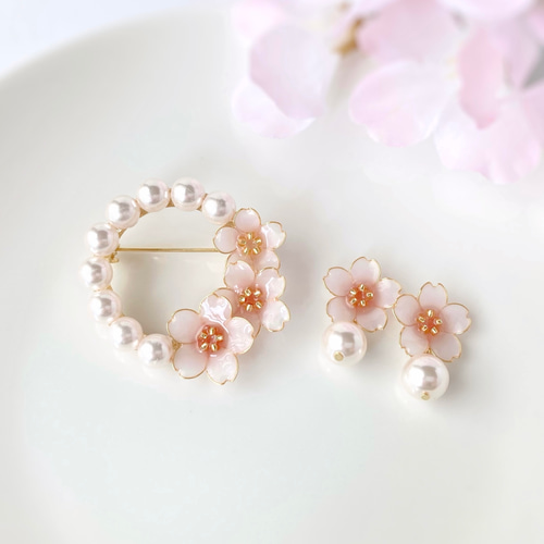 春の訪れ＊桜の花とパールのイヤリング／ピアスとリース型ブローチ 