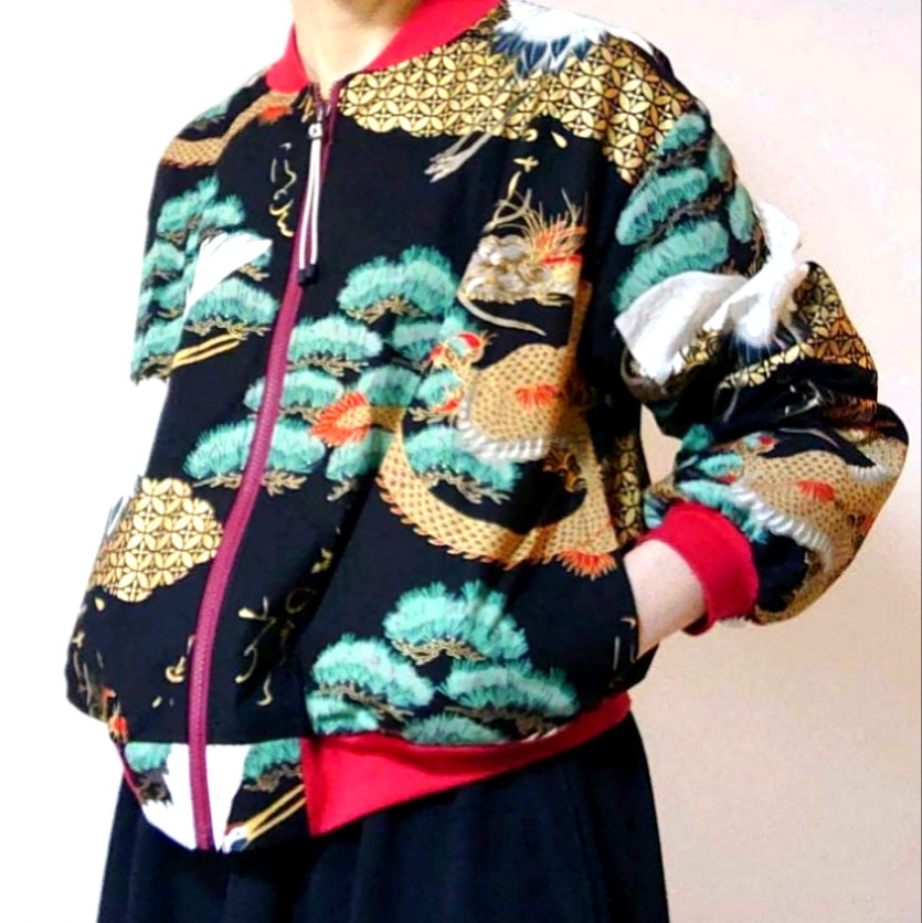スカジャンみたいな和柄ブルゾン　黒