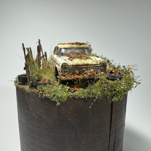 廃車のある風景のジオラマ作品 “stilllife 20105” / 初代