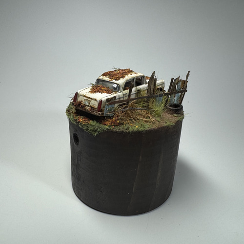 廃車のある風景のジオラマ作品 “stilllife 20105” / 初代