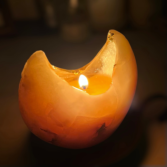 幻想的な「ムーンキャンドル」- 大理石風デザイン ティー&リリーの香り