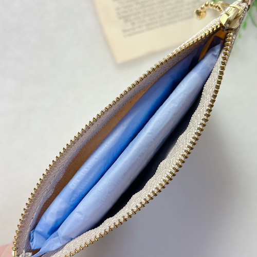 大きめナプキンもすっきり収納◎インド刺繍リボンのサニタリーポーチ