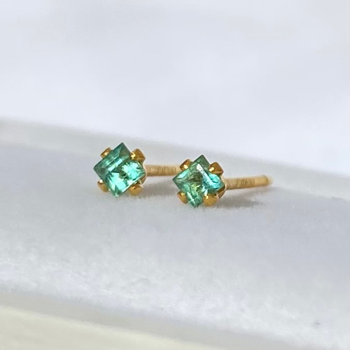 天然石エメラルド×ザンビア産エメラルド10+αピアス14kgf ☆SALE】ザンビア産宝石質エメラルドとジルコンのピアス