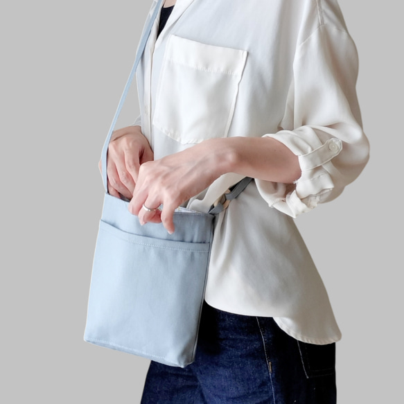 幅広帆布ポシェット スモーキーサックス | スマホショルダー 長さ調節