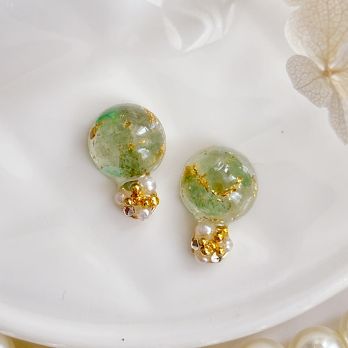 ♡送料無料♡ 天然石とビジューのレジンピアス イヤリング