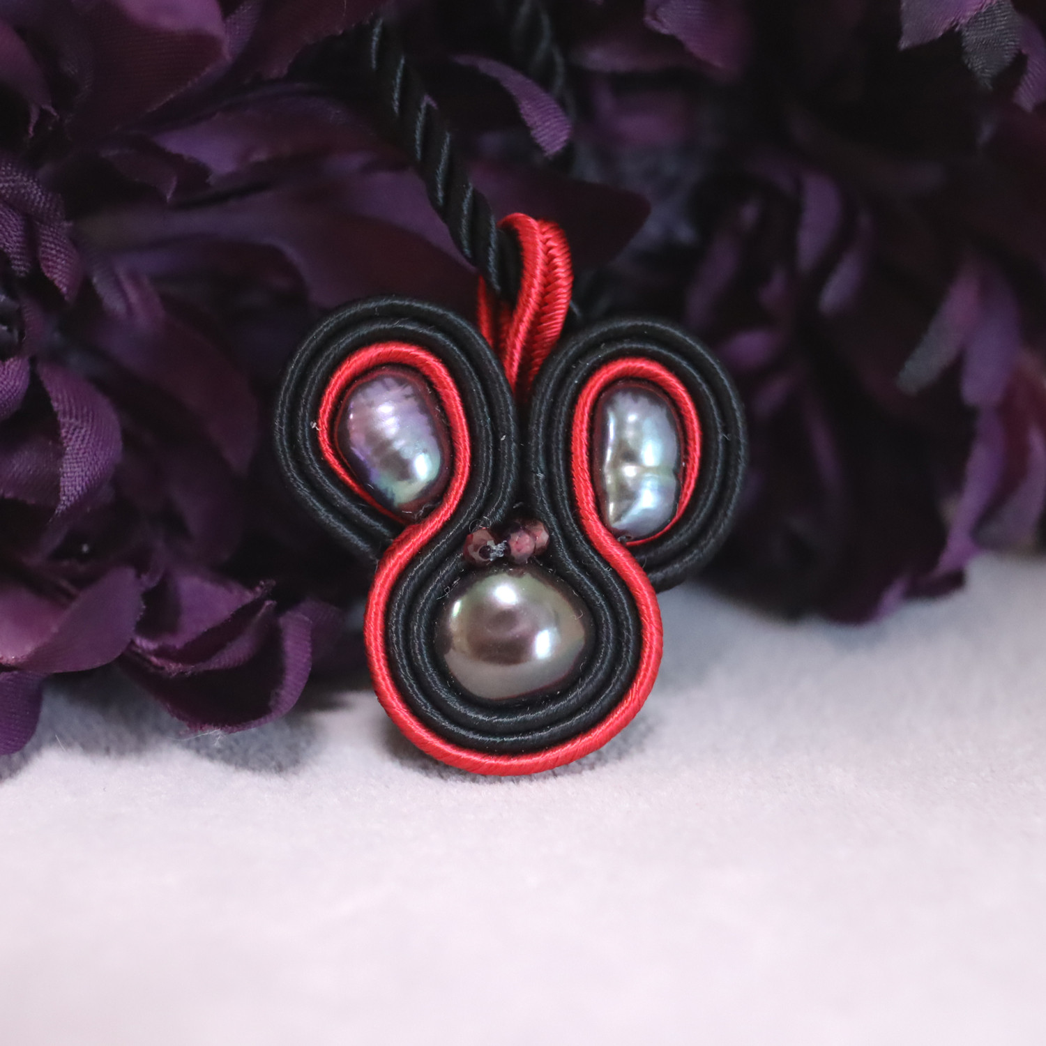 ソウタシエ　ネックレス　淡水ブラックパール　ガーネット　赤ｘ黒　１点物