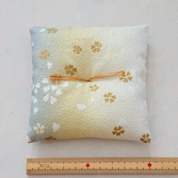 ミニ座布団 置物用 金彩菱形 7cm角 4枚セット ハンドメイド ミニ座布団 置物用 金彩菱形 7cm角 4枚セット ハンドメイド