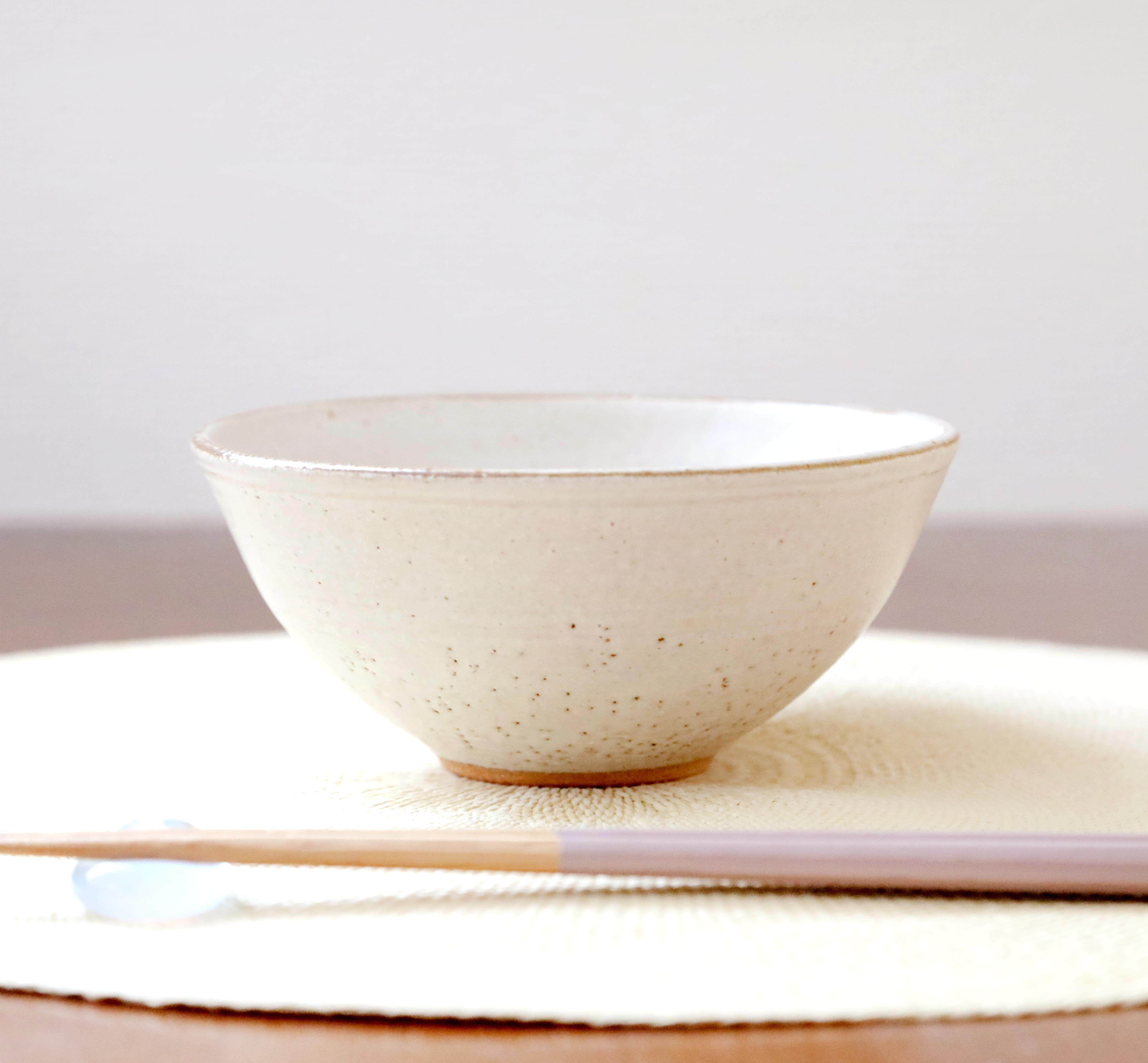 赤陶土と白マット釉の飯碗 縁錆 ＊ 2 茶碗・めし碗 TSUCHI-HANAKI