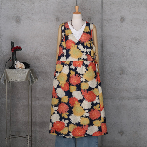 紬のロングカシュクールジレ Lサイズ〜 フリーサイズ 菊 着物