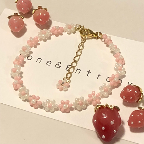 いちごミルクカラーのお花のビーズブレスレット | おとなのビーズ
