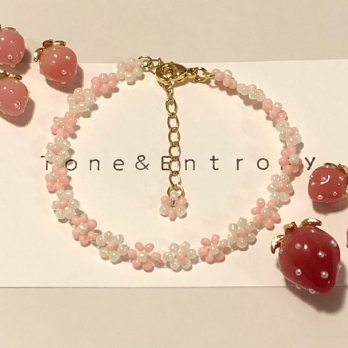 いちごミルクカラーのお花のビーズブレスレット | おとなのビーズ
