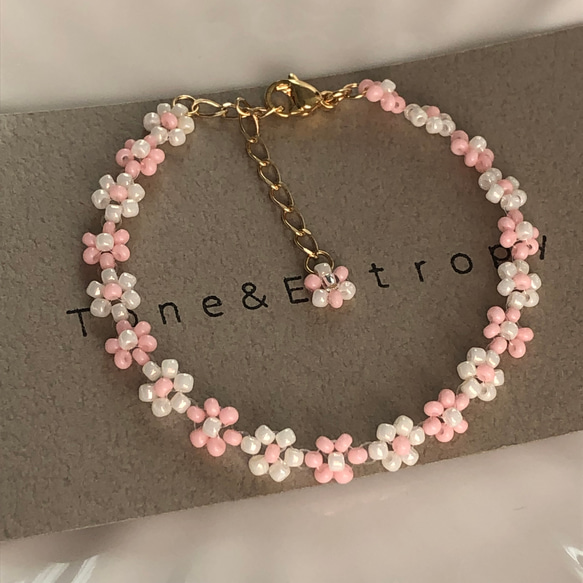 いちごミルクカラーのお花のビーズブレスレット | おとなのビーズ