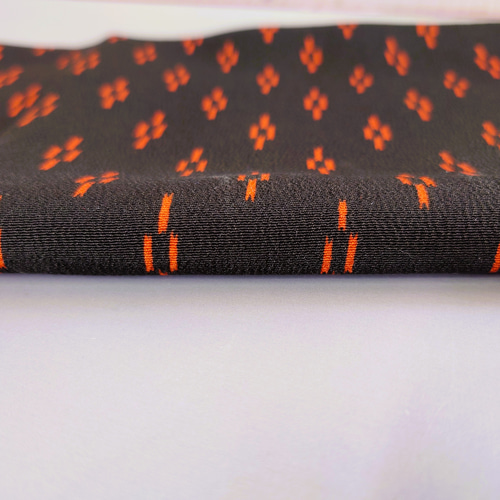 古布】正絹縮緬 黒地に朱赤の絣調 ドール着物サイズ 生地 和小物キット