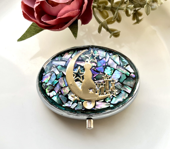 シマエナガ✧︎レジンピルケース 紅葉 レジン 螺鈿細工風 月と星とねこ ピルケース（小物入れ） その他