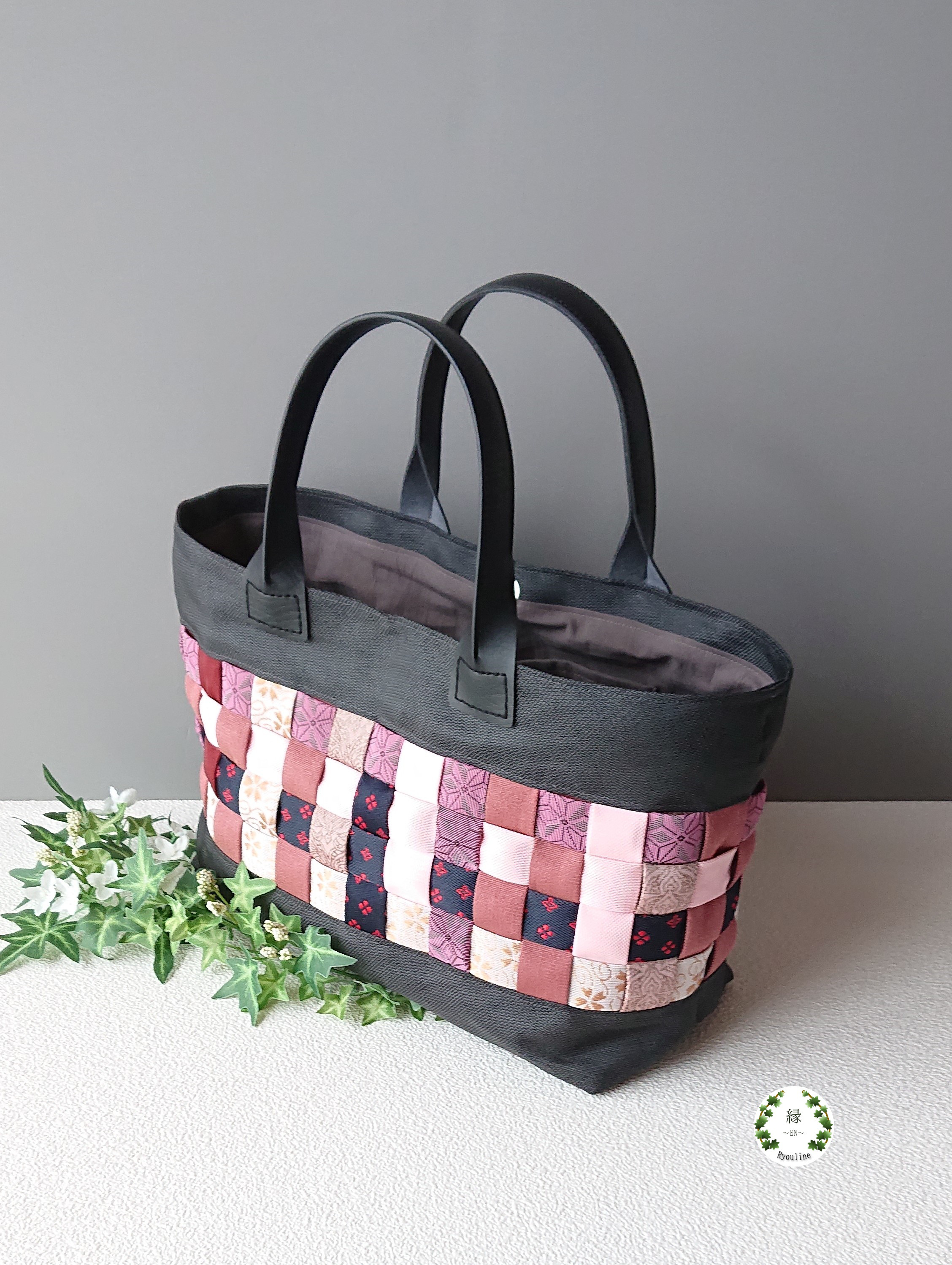 畳縁・編み込みラインのトートバッグ（赤系ミックス）