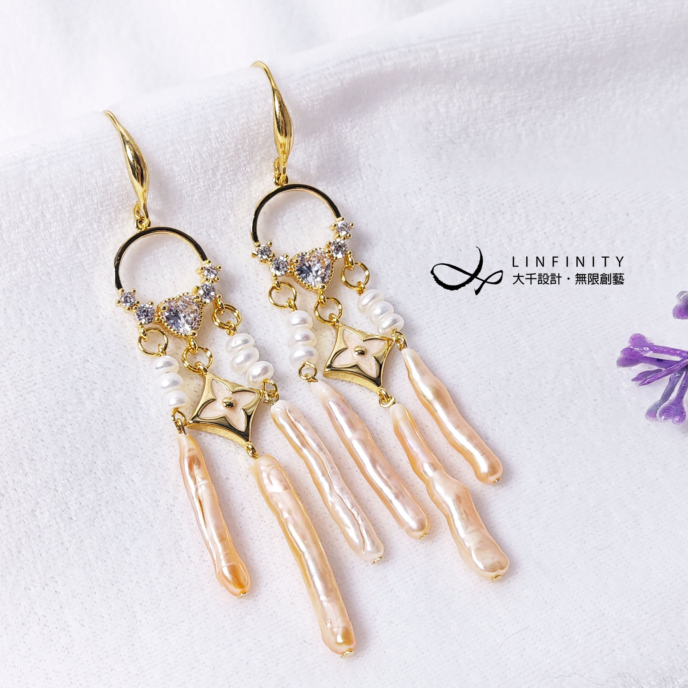 珍しいバロックパールパウダーのイヤリング。タッセル付き。おしゃれで幸運の桃の花と内なる光。