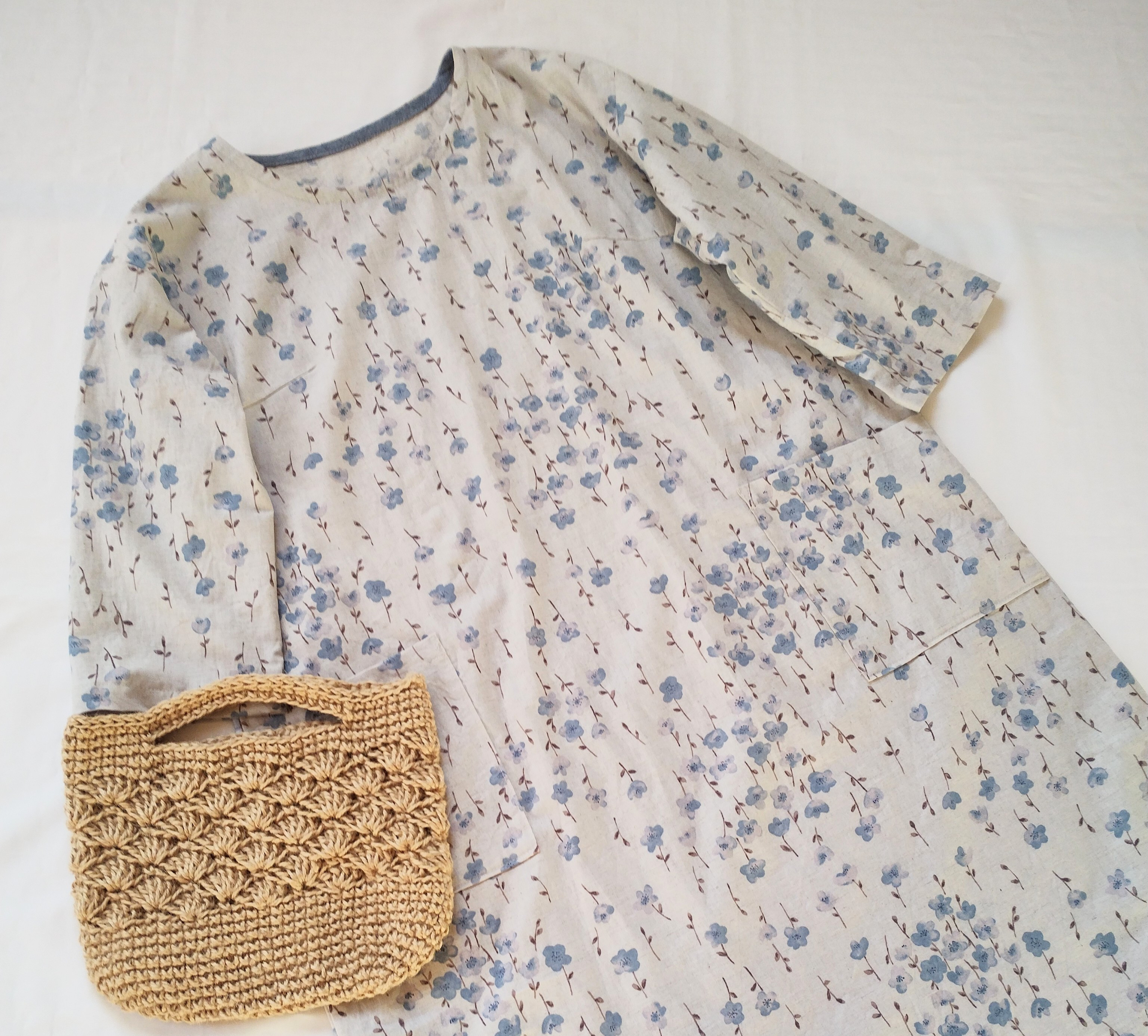 綿麻 小花柄の七分袖 ワンピース