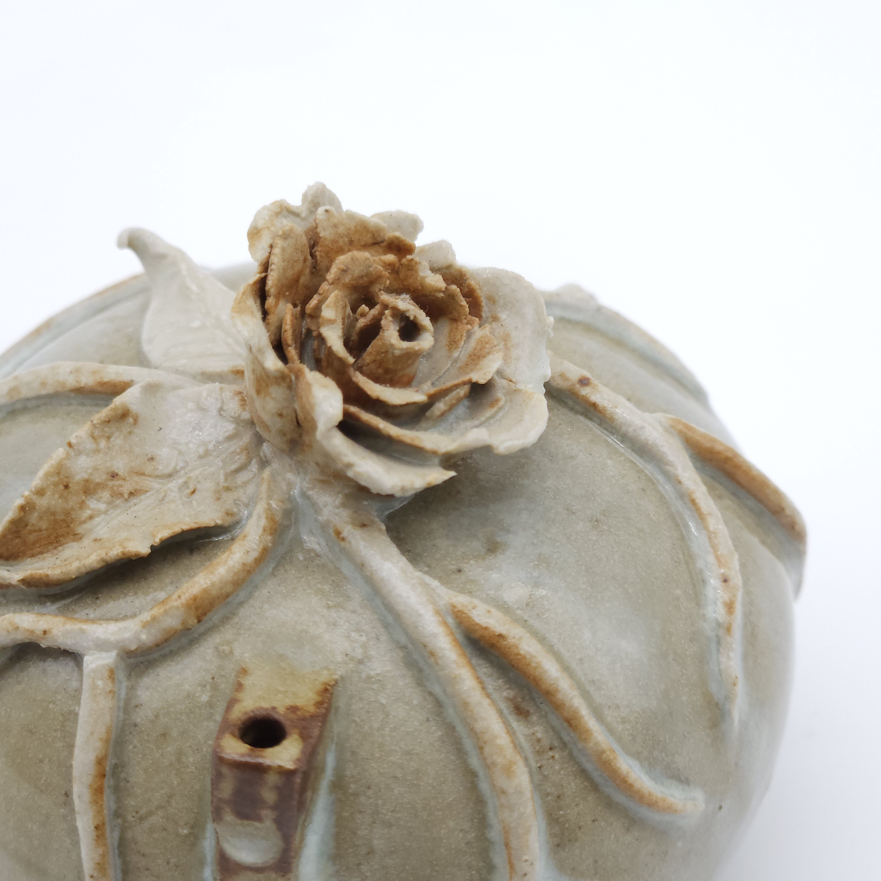 赤膚焼　薔薇付水滴