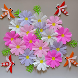 購入不可ツバキ赤、白、ピンク折り紙、色画用紙壁面1000円