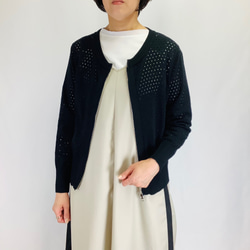 №24975【2025年　春・夏　新作】パンチング　ジップニットカーディガン 2枚目の画像
