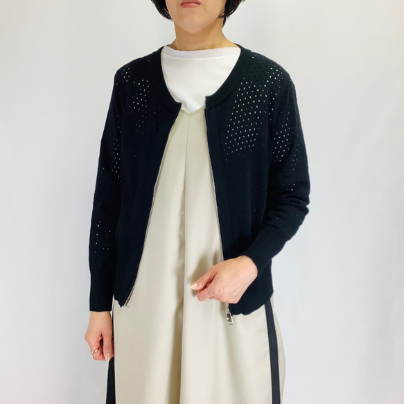 №24975【2025年　春・夏　新作】パンチング　ジップニットカーディガン 2枚目の画像