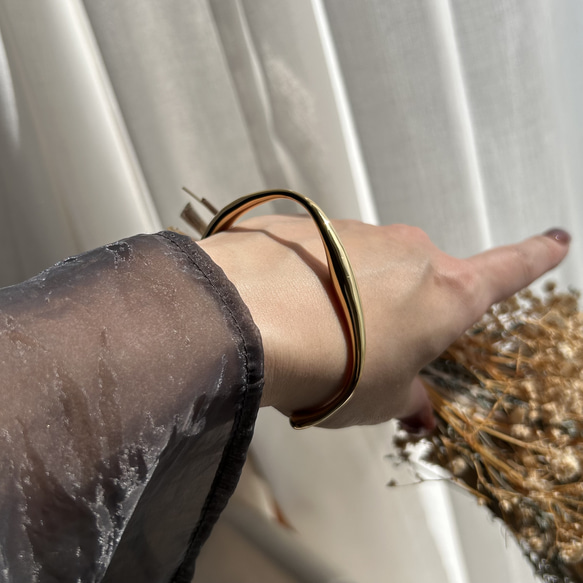 Nuance wave gold bangle stainless ステンレス　ニュアンス　ゴールド　バングル 2枚目の画像
