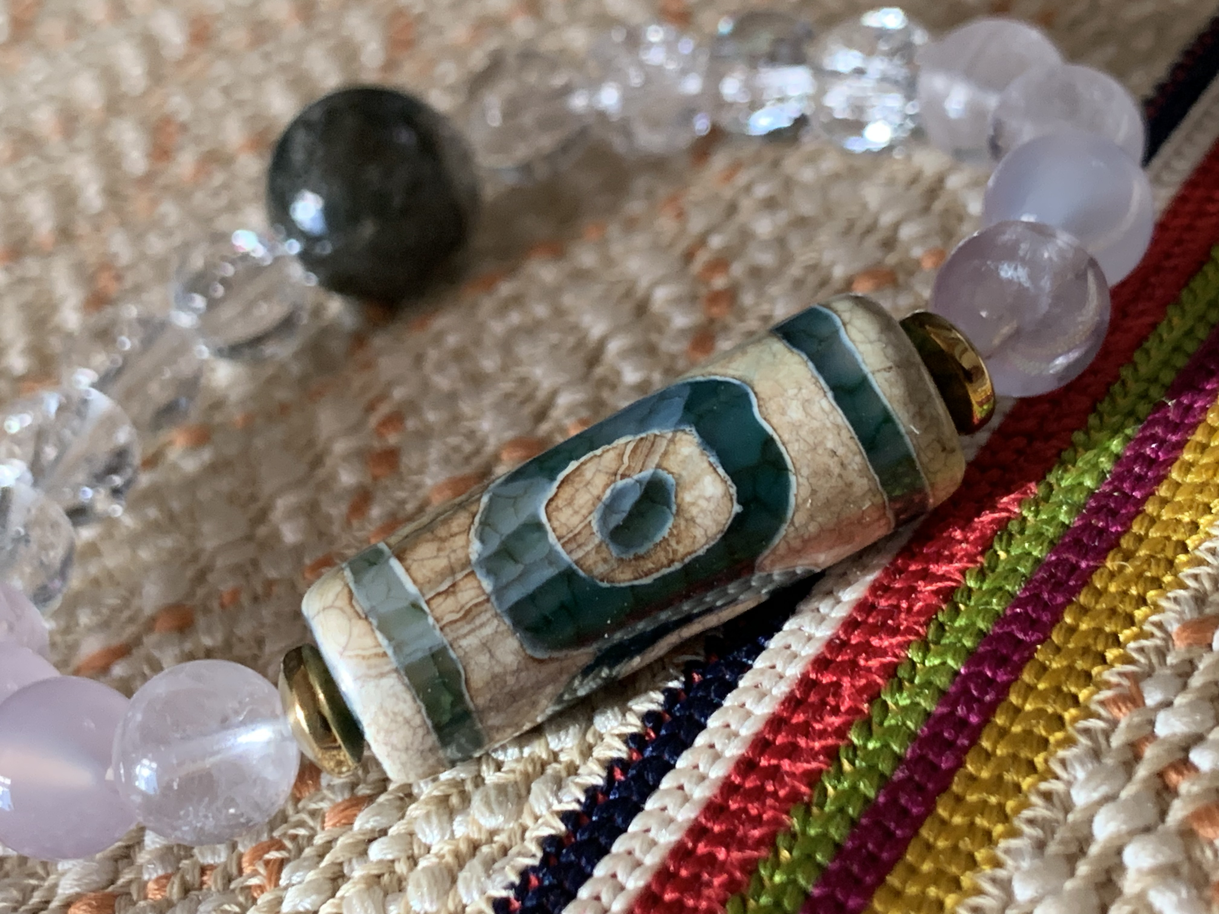 龍紋緑三眼管天珠とアラスカ産 天然 濃密緑庭園水晶 ガーデンクォーツのブレスレット 42,500円