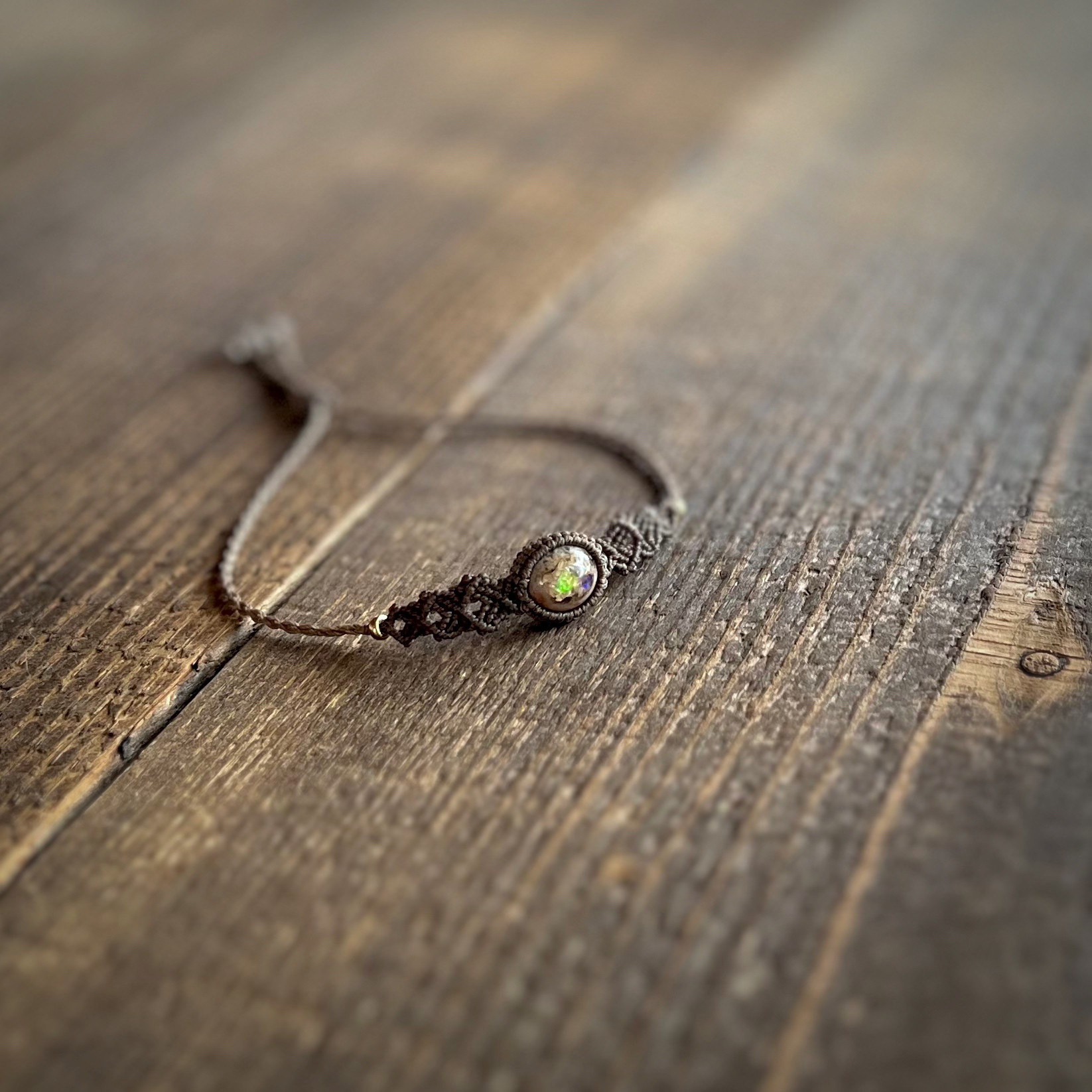 カンテラオパールのマクラメブレスレットb