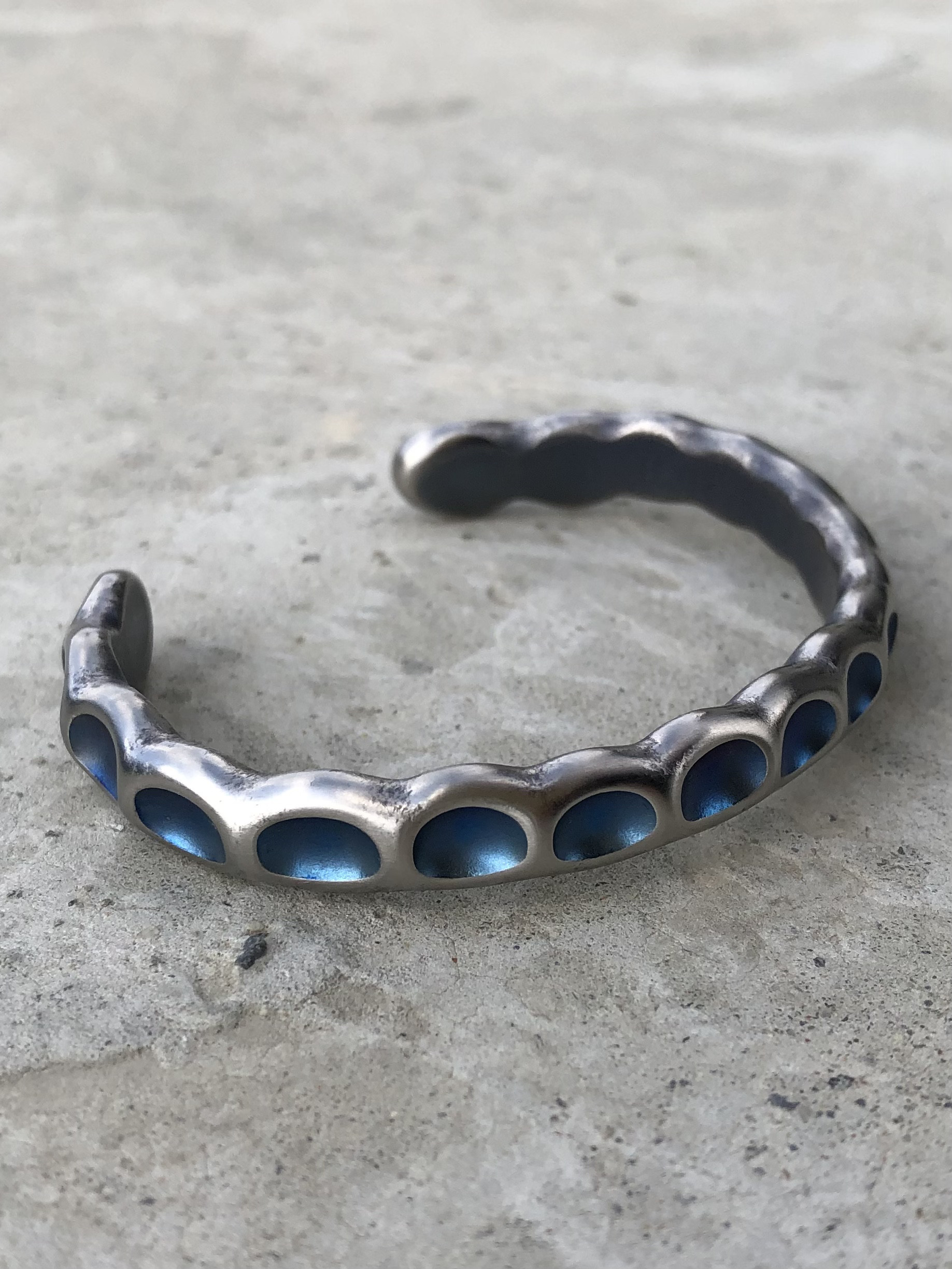 titanium bangle “blue hole” 純チタン製バングル ブレスレット  アンティーク調